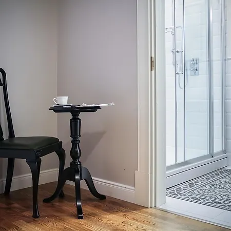 Sherlock Art Apartmanhotel Riga