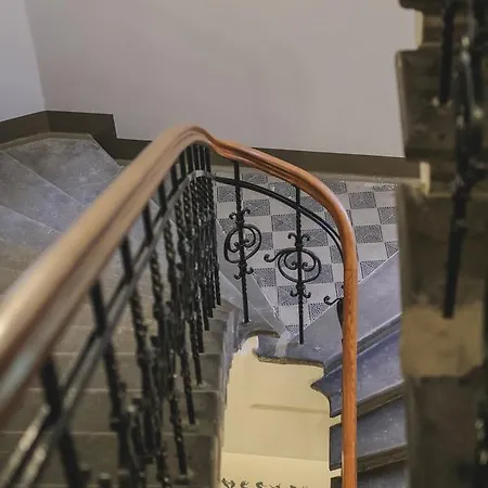 Sherlock Art Aparthotel 3*