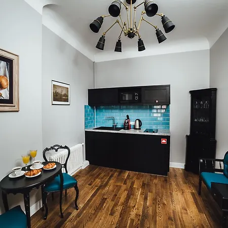 Sherlock Art Aparthotel 3*
