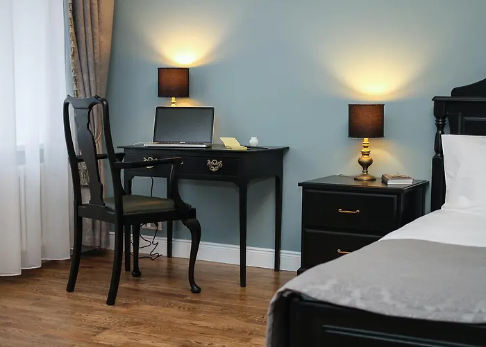 Sherlock Art Aparthotel 3*