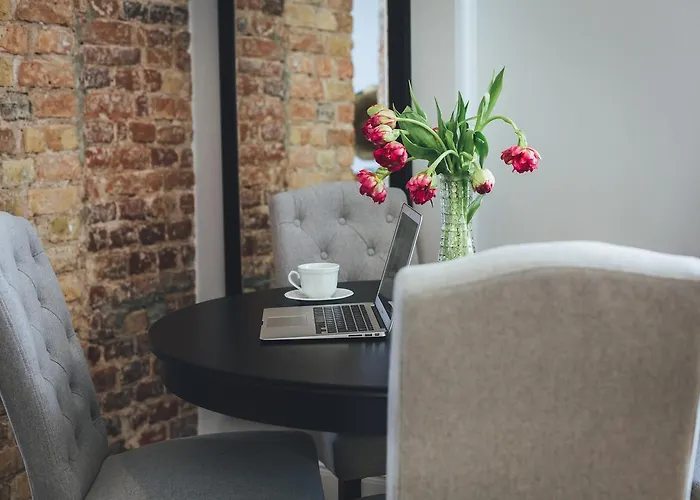 Sherlock Art Aparthotel 3*