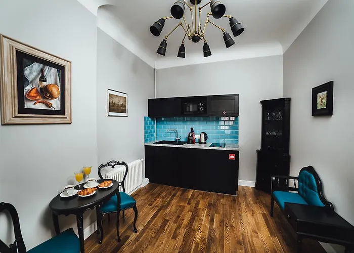 Sherlock Art Aparthotel 3*